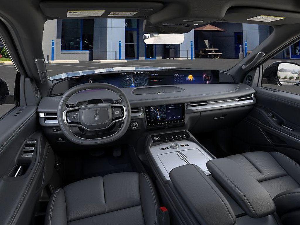 new 2025 Lincoln Navigator car, priced at $109,185