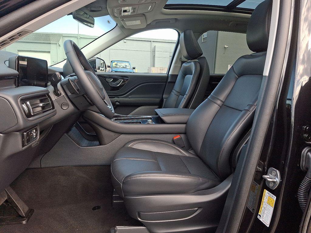 used 2025 Lincoln Aviator car, priced at $58,578