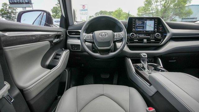 used 2021 Toyota Highlander car, priced at $36,273