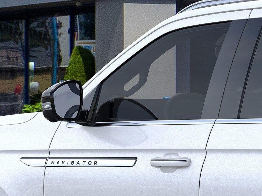 new 2025 Lincoln Navigator car, priced at $102,000