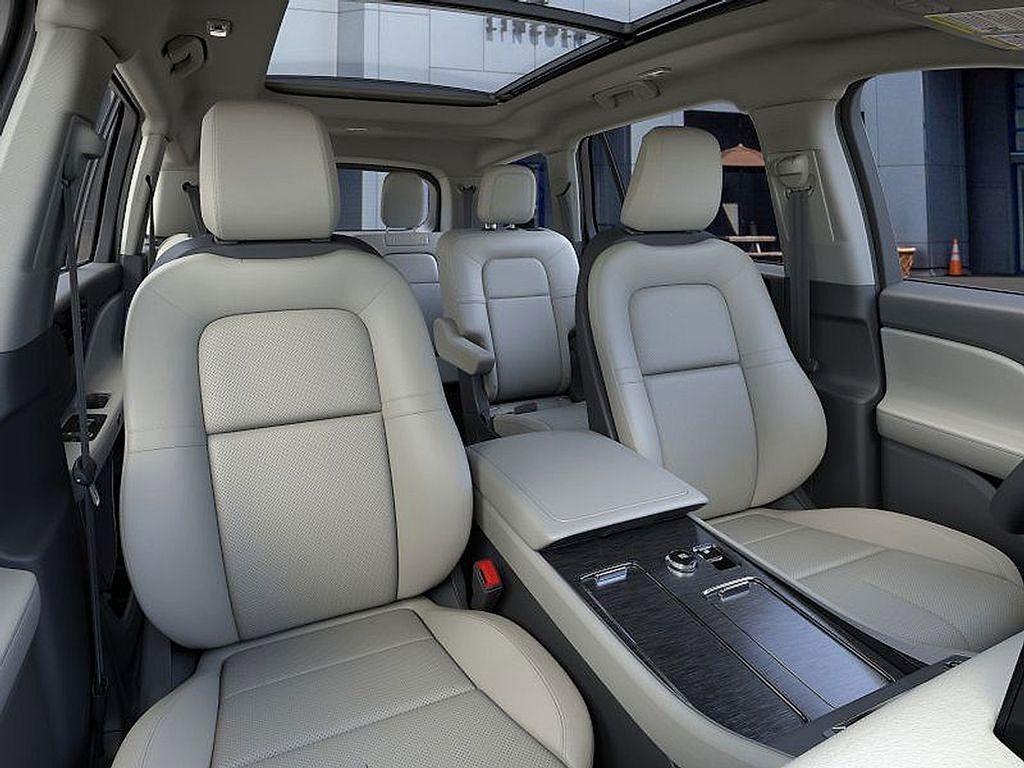 used 2025 Lincoln Aviator car, priced at $61,421