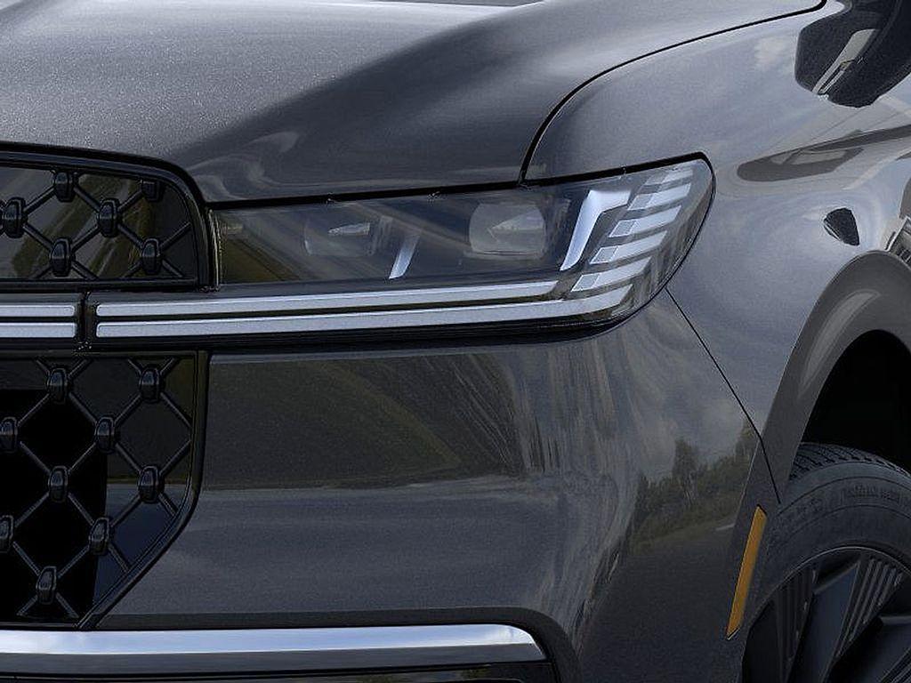 new 2025 Lincoln Navigator car, priced at $102,500