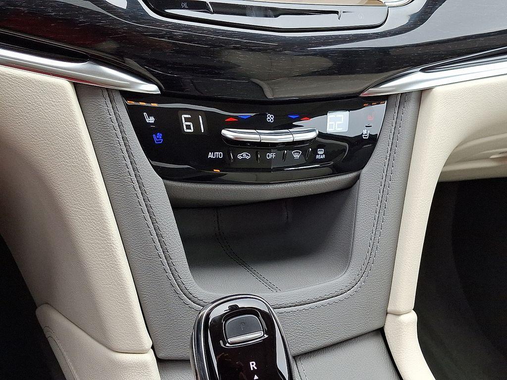 used 2022 Cadillac XT6 car, priced at $40,421