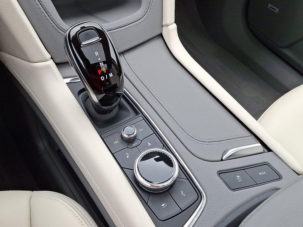 used 2022 Cadillac XT6 car, priced at $40,421