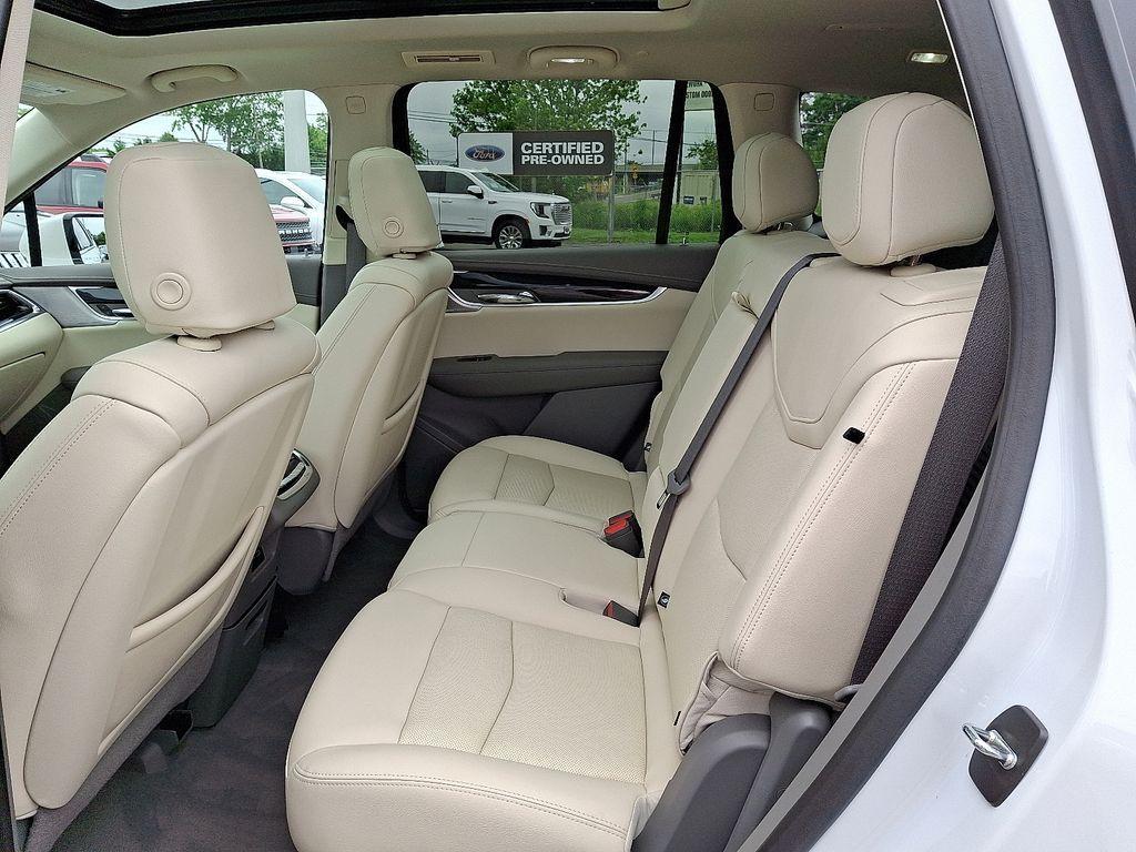 used 2022 Cadillac XT6 car, priced at $40,421
