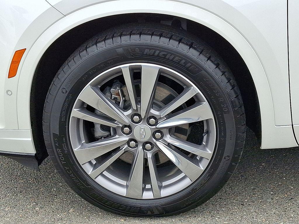 used 2022 Cadillac XT6 car, priced at $40,421