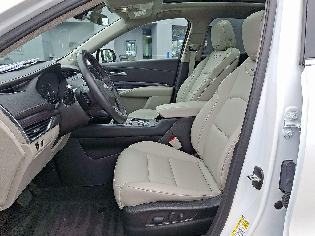 used 2023 Cadillac XT4 car, priced at $27,380