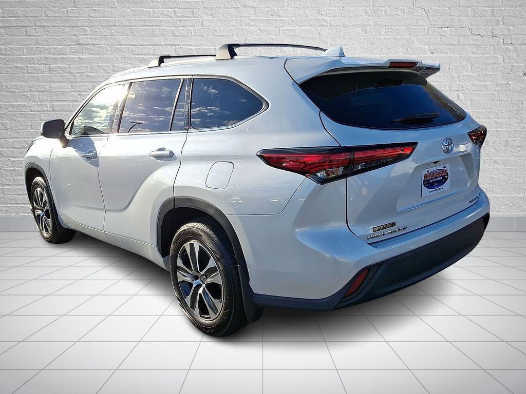 used 2022 Toyota Highlander car, priced at $33,980