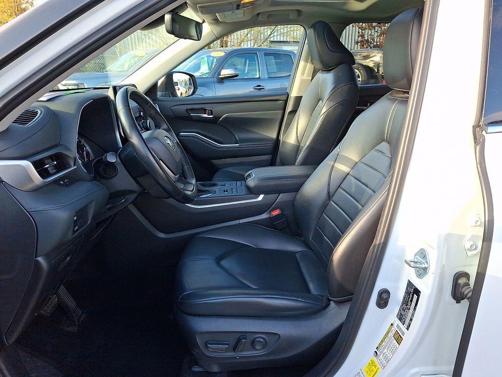 used 2022 Toyota Highlander car, priced at $33,980