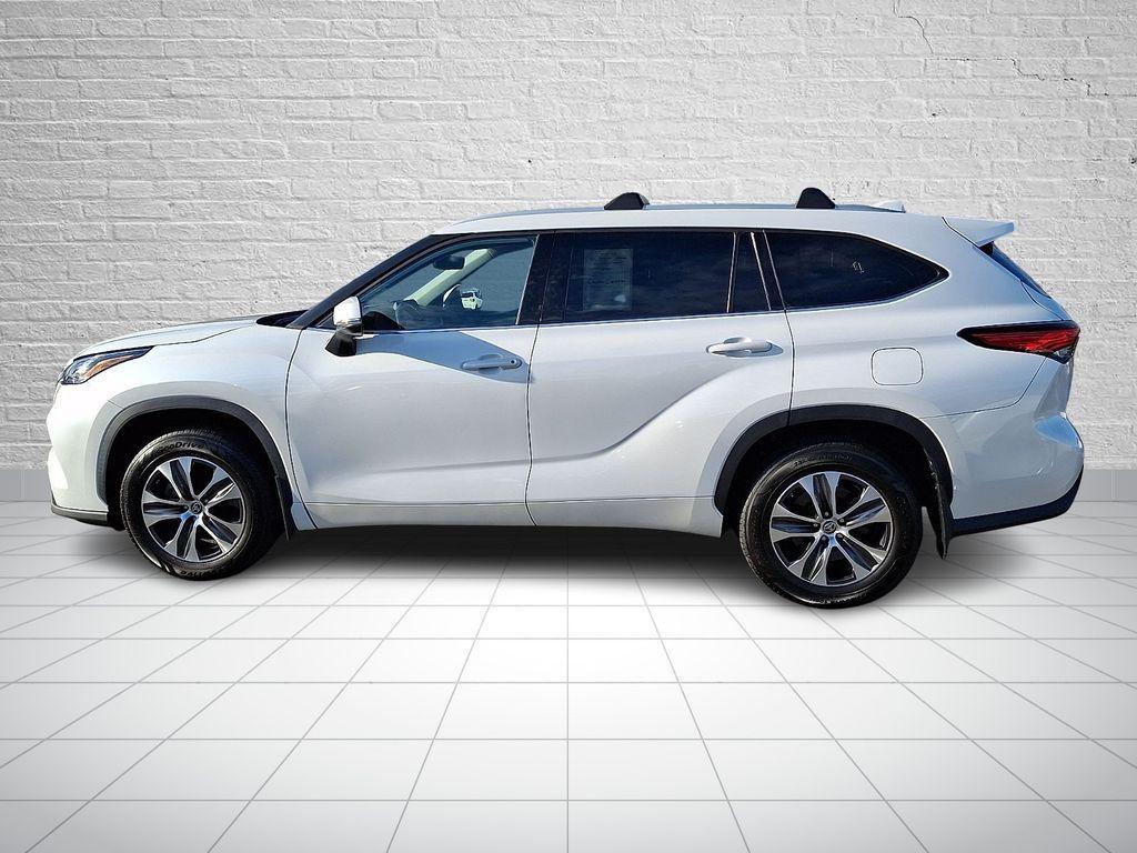 used 2022 Toyota Highlander car, priced at $33,980