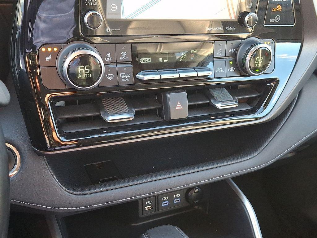 used 2022 Toyota Highlander car, priced at $33,980
