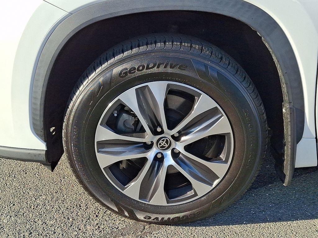 used 2022 Toyota Highlander car, priced at $33,980