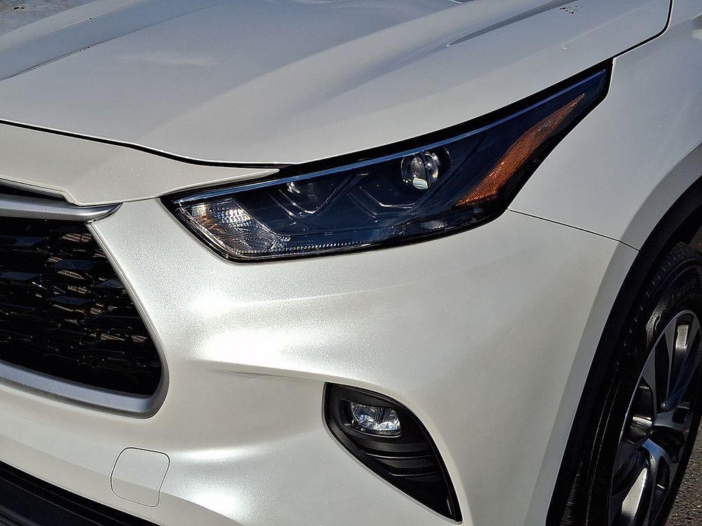 used 2022 Toyota Highlander car, priced at $33,980