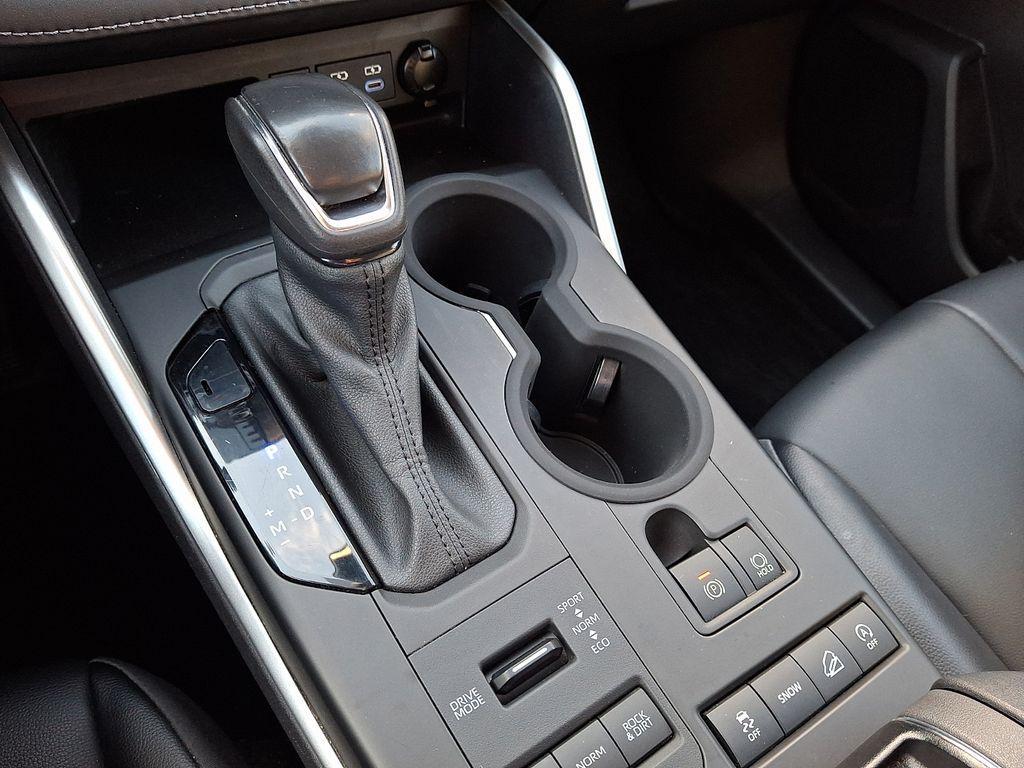 used 2022 Toyota Highlander car, priced at $33,980