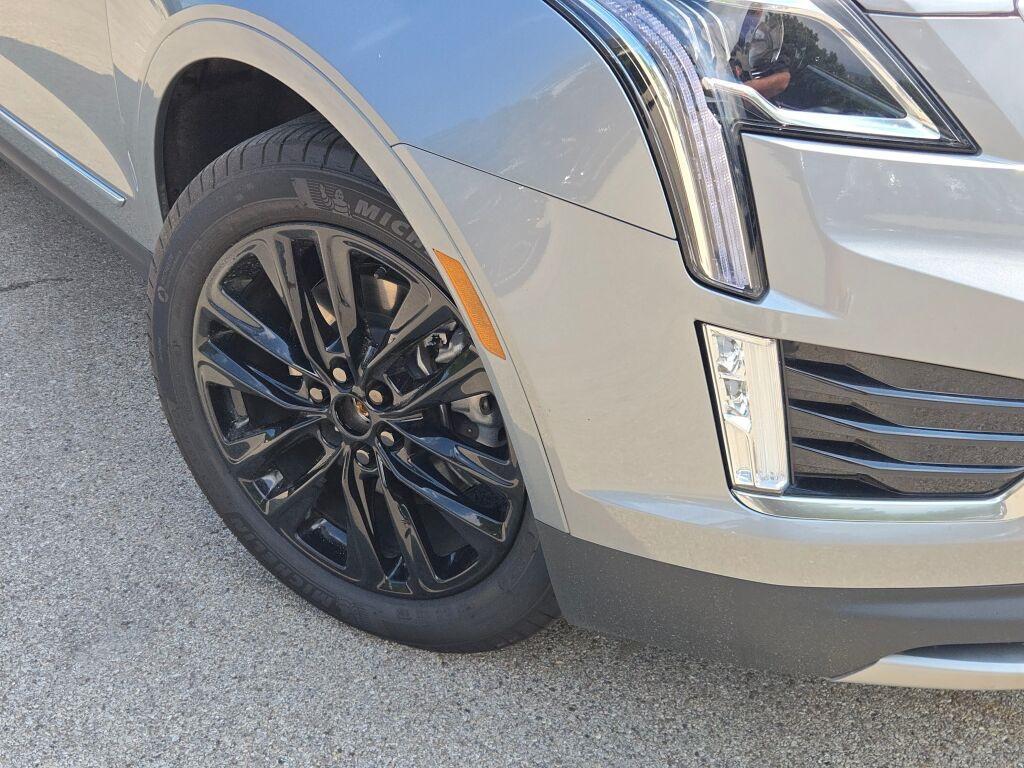 new 2025 Cadillac XT5 car, priced at $55,050