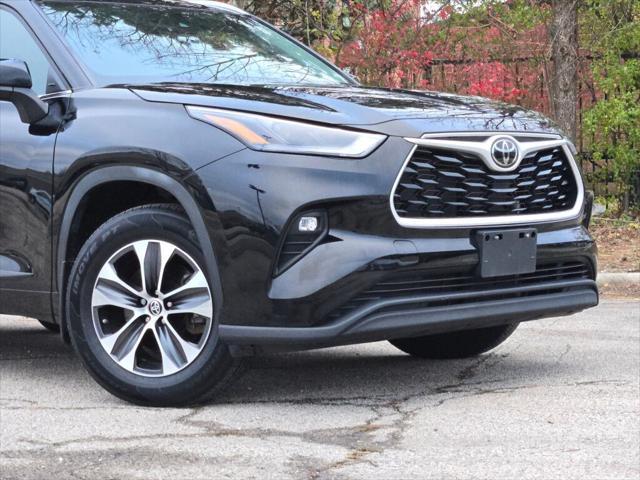 used 2022 Toyota Highlander car, priced at $34,750