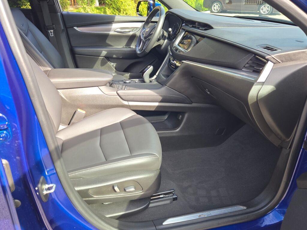 used 2023 Cadillac XT5 car, priced at $27,599