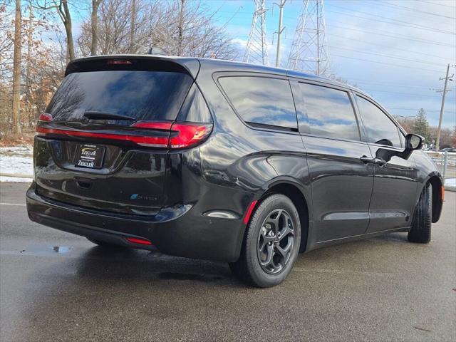 used 2022 Chrysler Pacifica Hybrid car, priced at $28,000