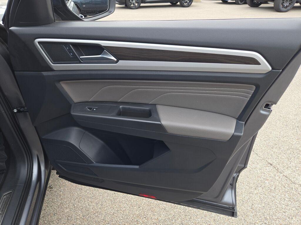 used 2023 Volkswagen Atlas car, priced at $26,999