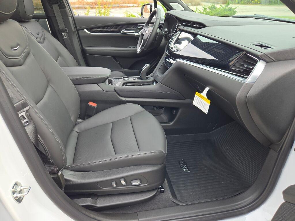 new 2025 Cadillac XT6 car, priced at $59,640