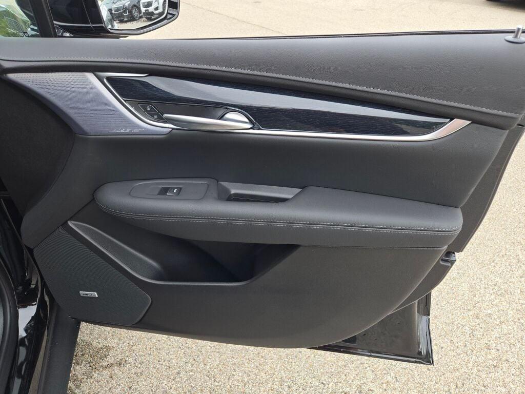 new 2025 Cadillac XT5 car, priced at $53,715