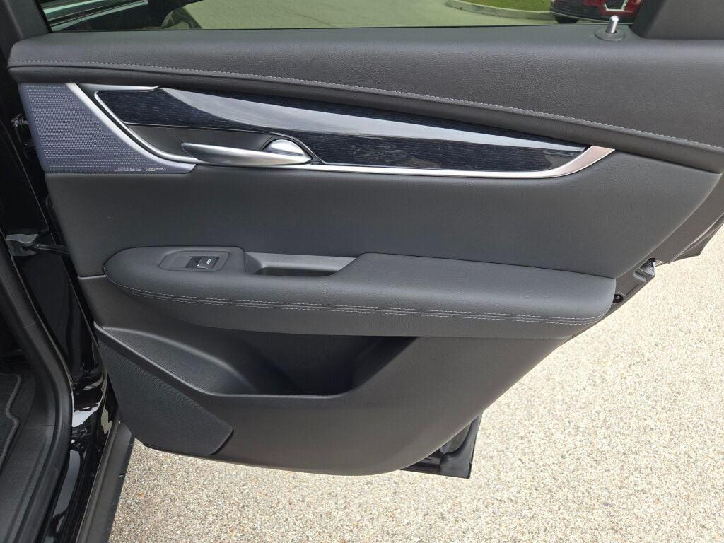 new 2025 Cadillac XT5 car, priced at $53,715