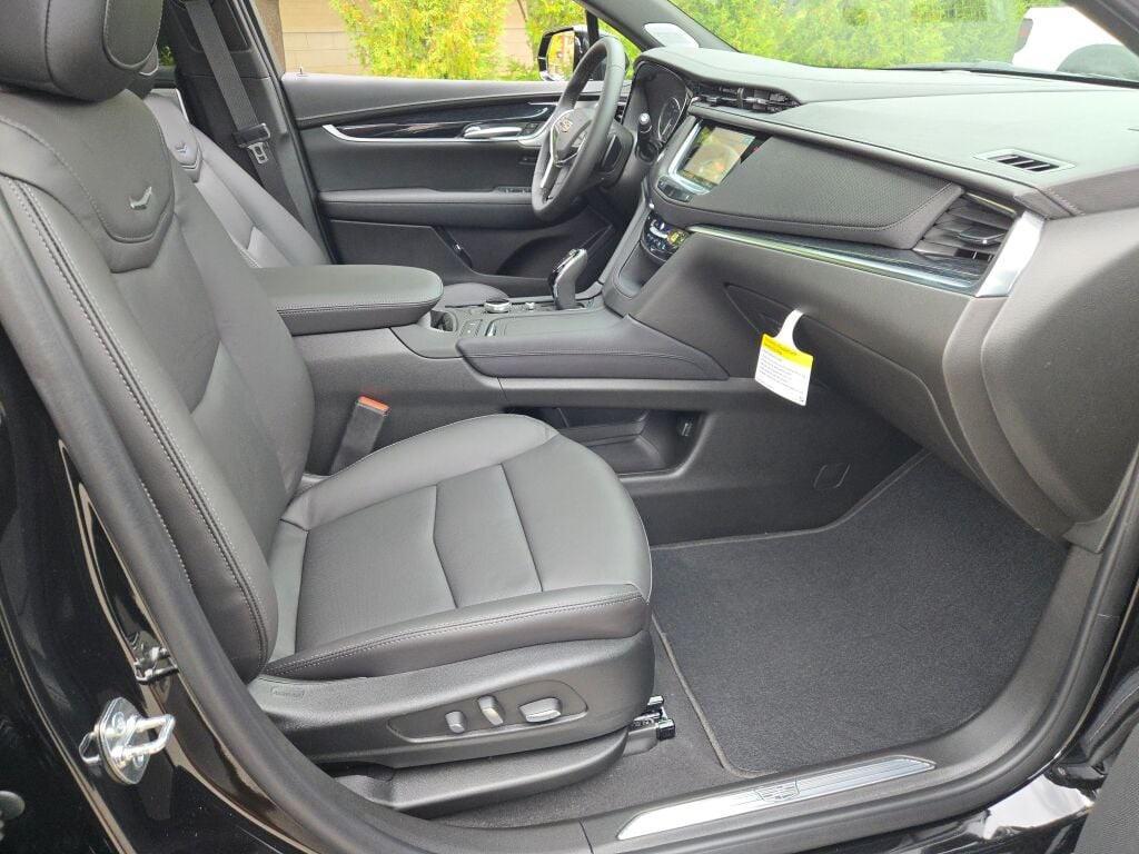 new 2025 Cadillac XT5 car, priced at $53,715