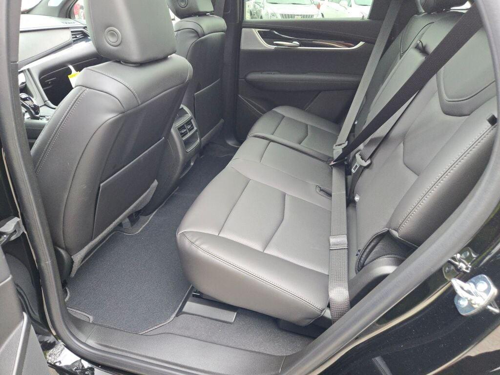 new 2025 Cadillac XT5 car, priced at $53,715