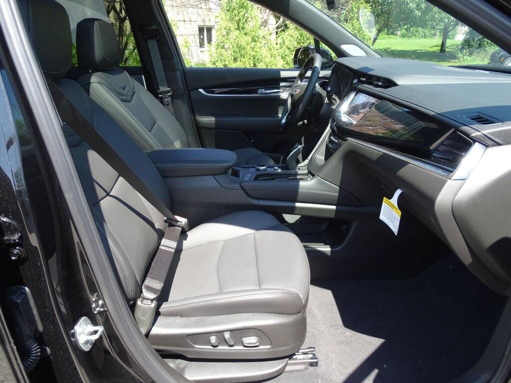 new 2025 Cadillac XT6 car, priced at $58,997