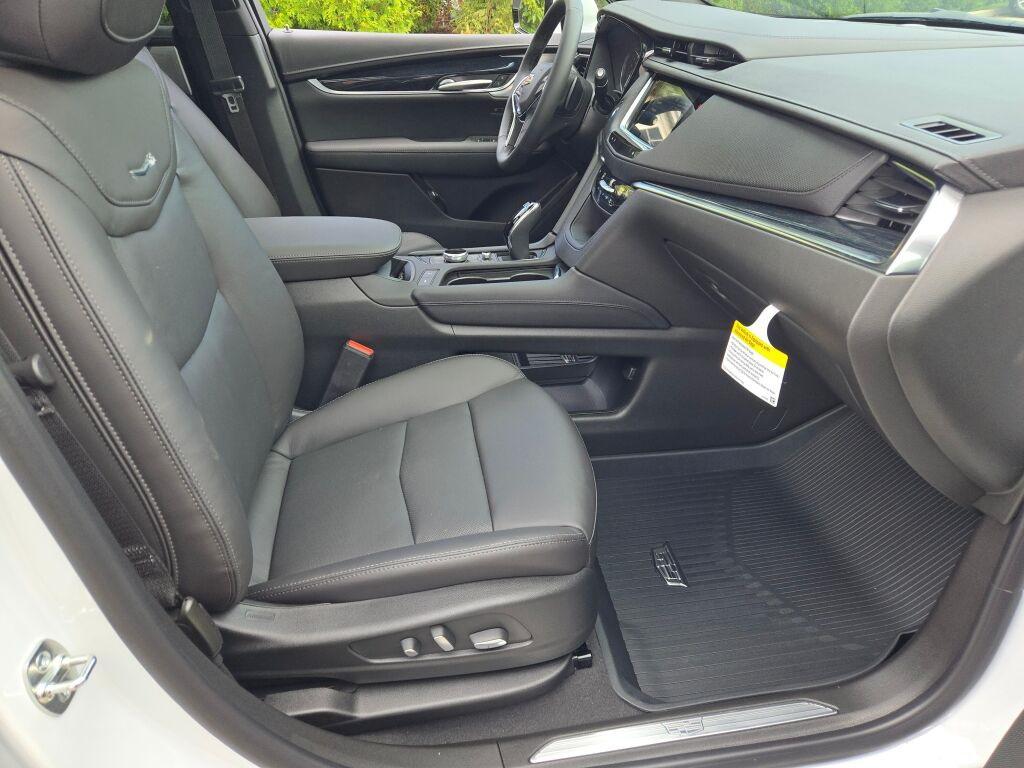 new 2025 Cadillac XT5 car, priced at $57,735