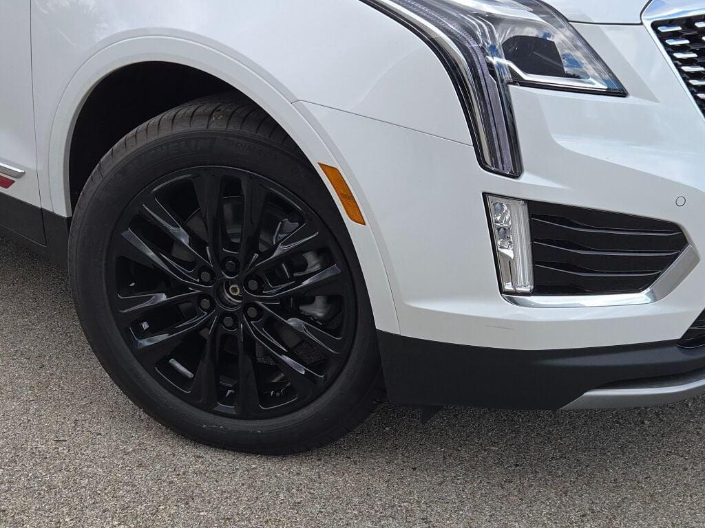 new 2025 Cadillac XT5 car, priced at $57,735