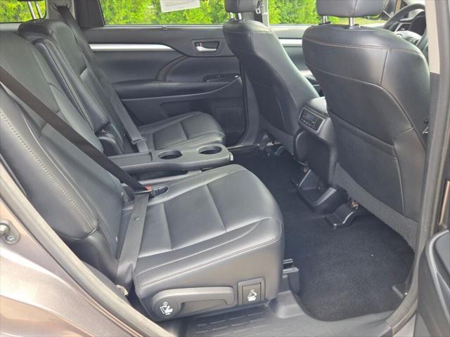 used 2015 Toyota Highlander car, priced at $21,399