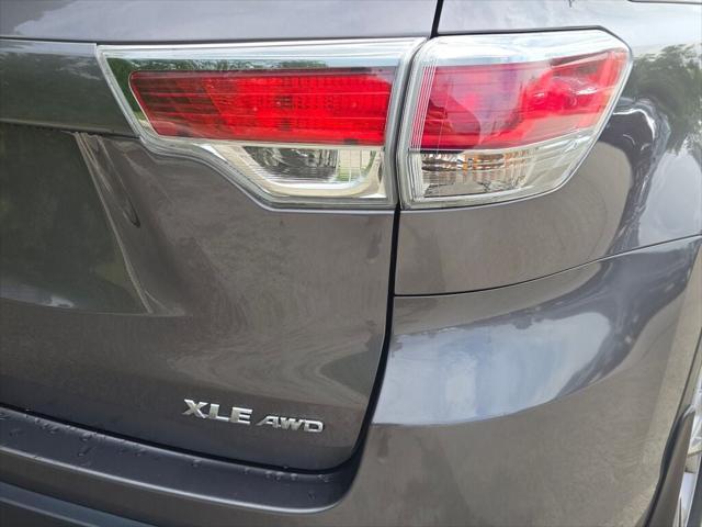 used 2015 Toyota Highlander car, priced at $21,399