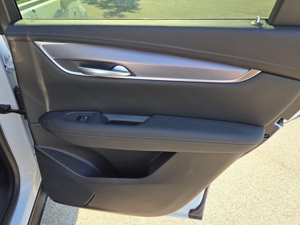 new 2025 Cadillac XT5 car, priced at $46,997