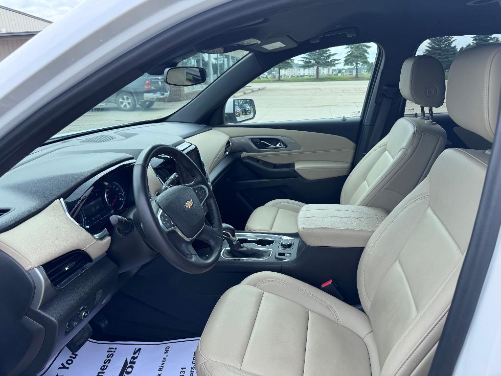 used 2022 Chevrolet Traverse car, priced at $31,900