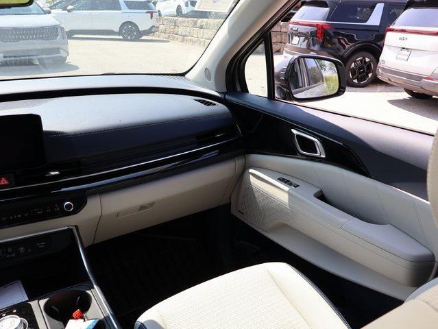 new 2025 Kia Carnival Hybrid car, priced at $51,067