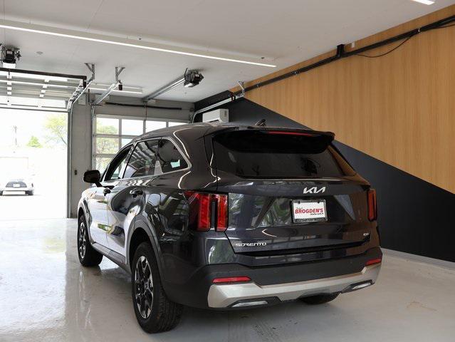 new 2025 Kia Sorento car, priced at $37,286