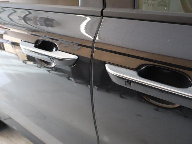 new 2025 Kia Carnival Hybrid car, priced at $43,810