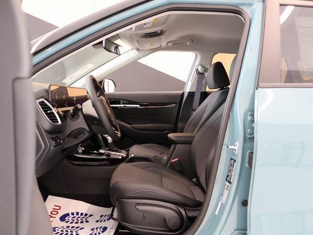 new 2025 Kia Seltos car, priced at $28,201