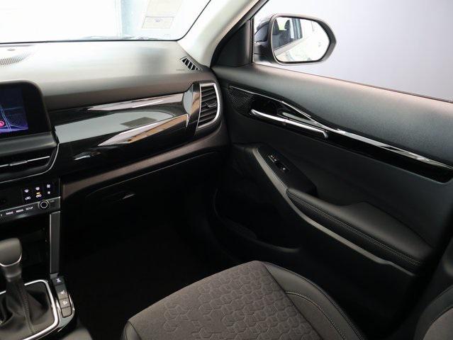 new 2025 Kia Seltos car, priced at $28,201