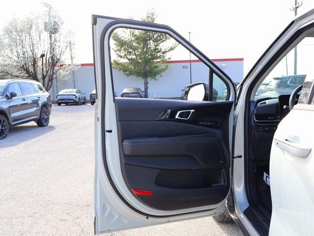 new 2025 Kia Carnival car, priced at $53,985