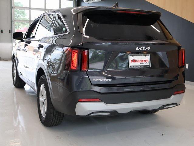 new 2025 Kia Sorento car, priced at $32,036