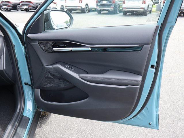 new 2025 Kia Seltos car, priced at $28,201