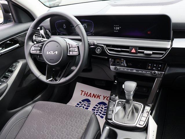 new 2025 Kia Seltos car, priced at $28,201