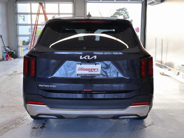 new 2025 Kia Sorento car, priced at $35,916