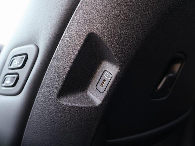 new 2025 Kia Carnival car, priced at $39,638