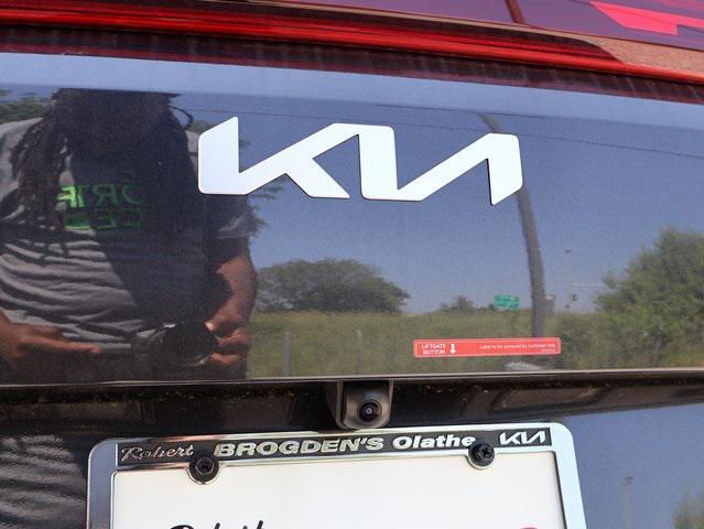 new 2025 Kia Carnival car, priced at $39,638