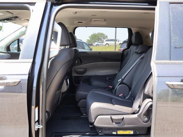 new 2025 Kia Carnival car, priced at $39,638