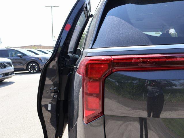 new 2025 Kia Carnival car, priced at $39,638