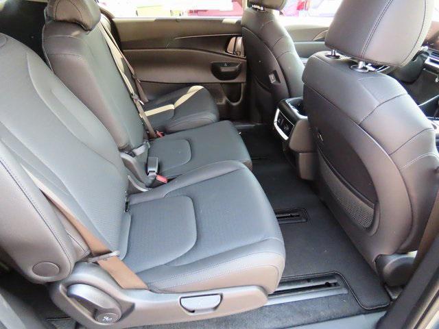 new 2025 Kia Carnival Hybrid car, priced at $54,095
